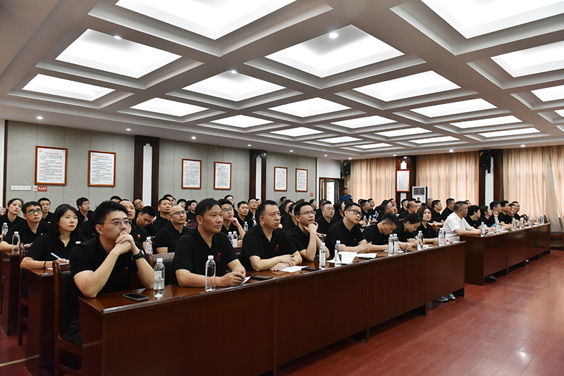 尊龙凯时人生就是搏人参加红色文化专题学习会.jpg